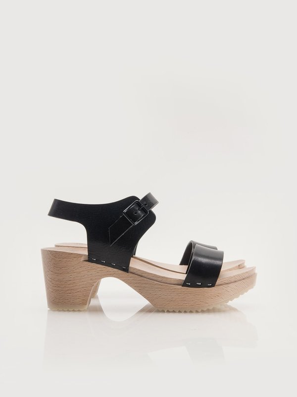 ZUZII FOOTWEAR Harness Clogs - Black ZUZII FOOTWEAR Harness Clogs - Black