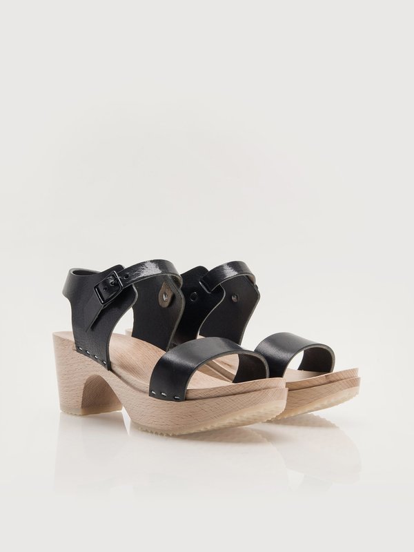 ZUZII FOOTWEAR Harness Clogs - Black ZUZII FOOTWEAR Harness Clogs - Black