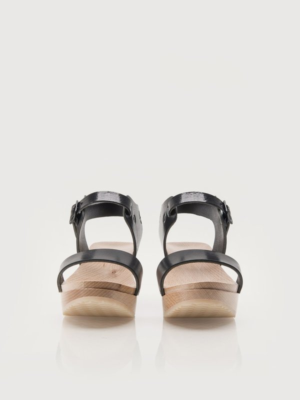 ZUZII FOOTWEAR Harness Clogs - Black ZUZII FOOTWEAR Harness Clogs - Black
