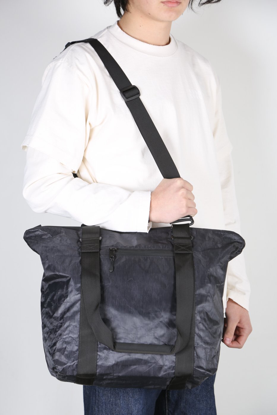 DYNEEMA-UNIT-ZIPPER-TOTE-