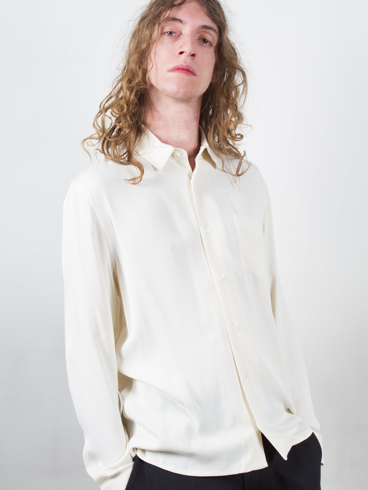 【Séfr 】Hampus Shirt オフホワイト　 セファー Sefr Hampus Shirt - Off White | Garmentory