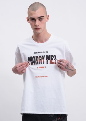 Doublet Hidden Message Embroidery T-Shirt - White | Garmentory