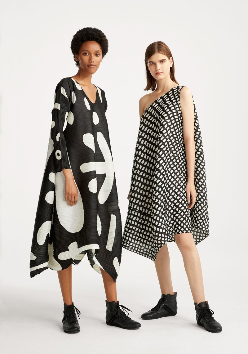 新品タグ付き PLEATS PLEASE PAUSE ブラック 3 即日発送 Pleats Please Issey Miyake Pause Dress - Black/White