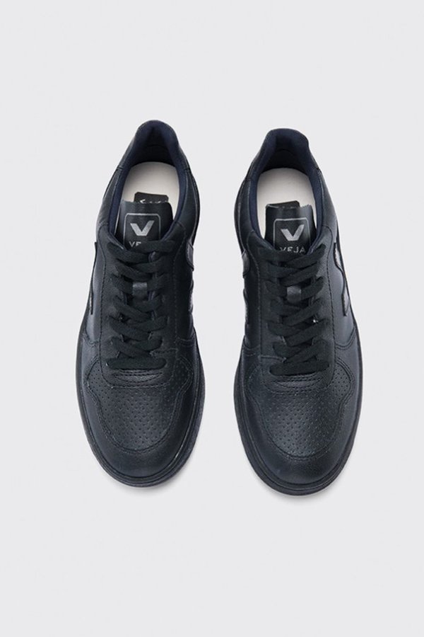 【日本未発売】VEJA BASTILLE CWL ALLBLACKスニーカー【高見え】 日本未発売】VEJA BASTILLE CWL ALLBLACKスニーカー【高見え