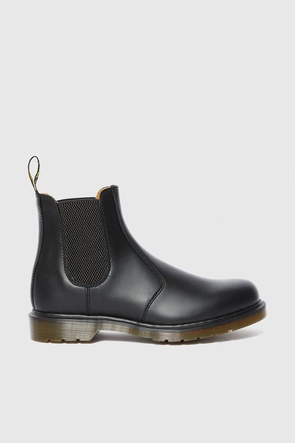 dr martens smooth chelsea boots