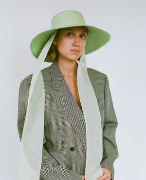 Clyde Pearl Hat W. Neck Scarf Clyde Pearl Hat W. Neck Scarf
