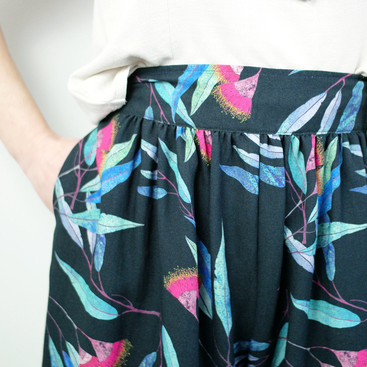 Allison Wonderland Soufflot Culottes - Black Tropical - Image 6 of 6