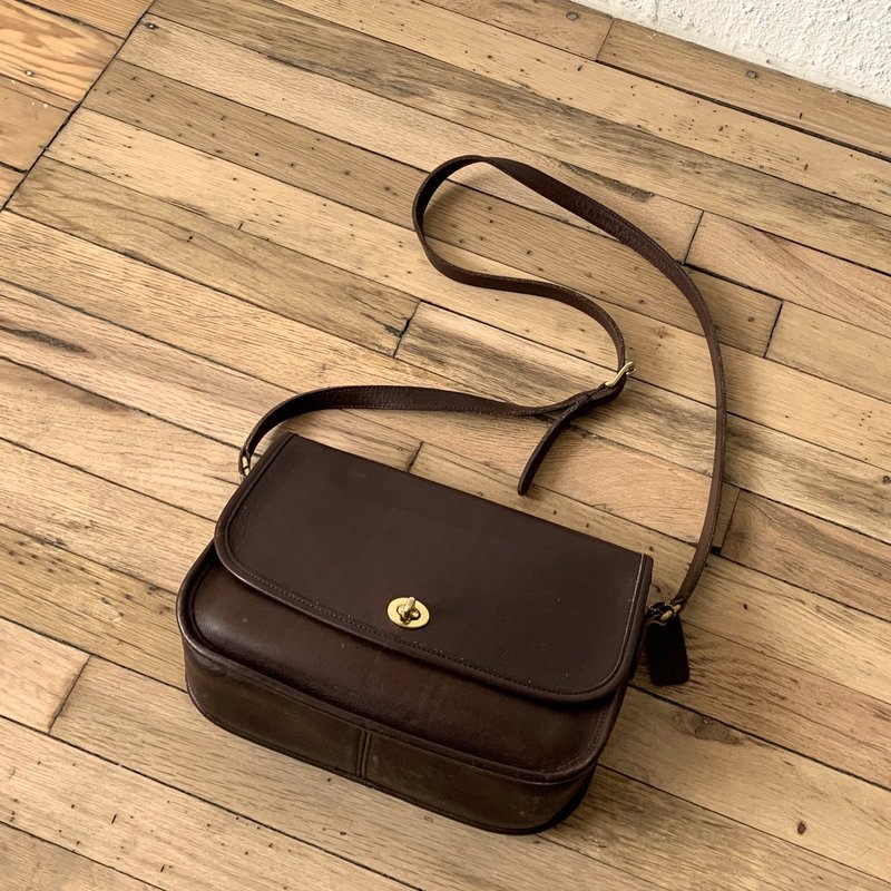 バッグ Vintage Coach City Bag DarkBrown Leather vintage COACH Crossbody City Bag - dark brown | Garmentory