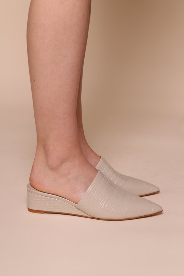 "INTENTIONALLY __________." Taft Mule "INTENTIONALLY __________." Taft Mule