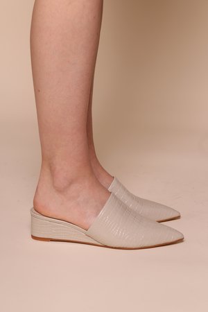 "INTENTIONALLY __________." Taft Mule "INTENTIONALLY __________." Taft Mule
