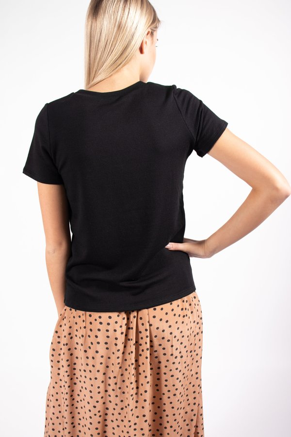 Corinne Collection Corinne - Everyday Tee -Black Corinne Collection Corinne - Everyday Tee -Black