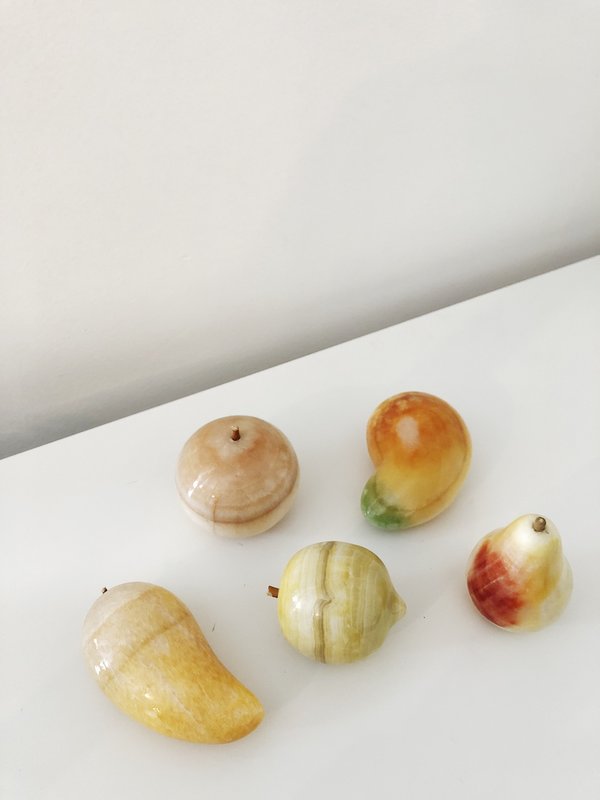 Vintage MID-CENTURY MARBLE FRUIT SET Vintage MID-CENTURY MARBLE FRUIT SET