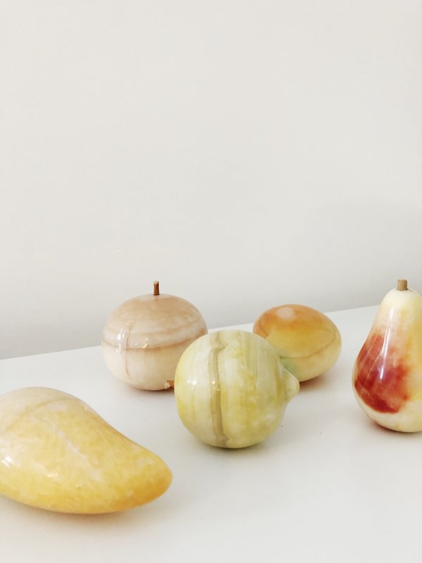 Vintage MID-CENTURY MARBLE FRUIT SET Vintage MID-CENTURY MARBLE FRUIT SET