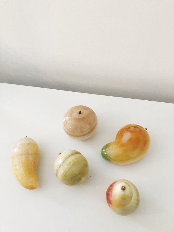Vintage MID-CENTURY MARBLE FRUIT SET Vintage MID-CENTURY MARBLE FRUIT SET