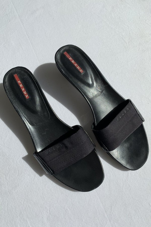 Vintage 2025 prada sandals