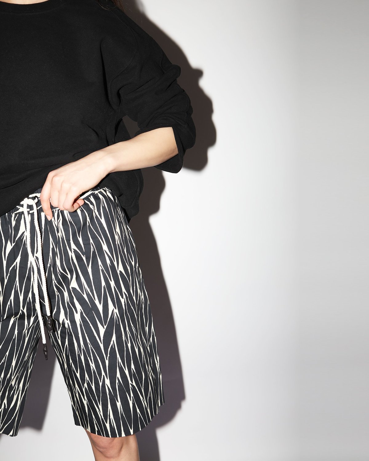 Psophia Dree Printed Short - BLACK PRINT - Image 2 of 6