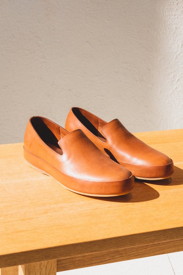 FEIT HAND SEWN SLIPPER - TAN | Garmentory