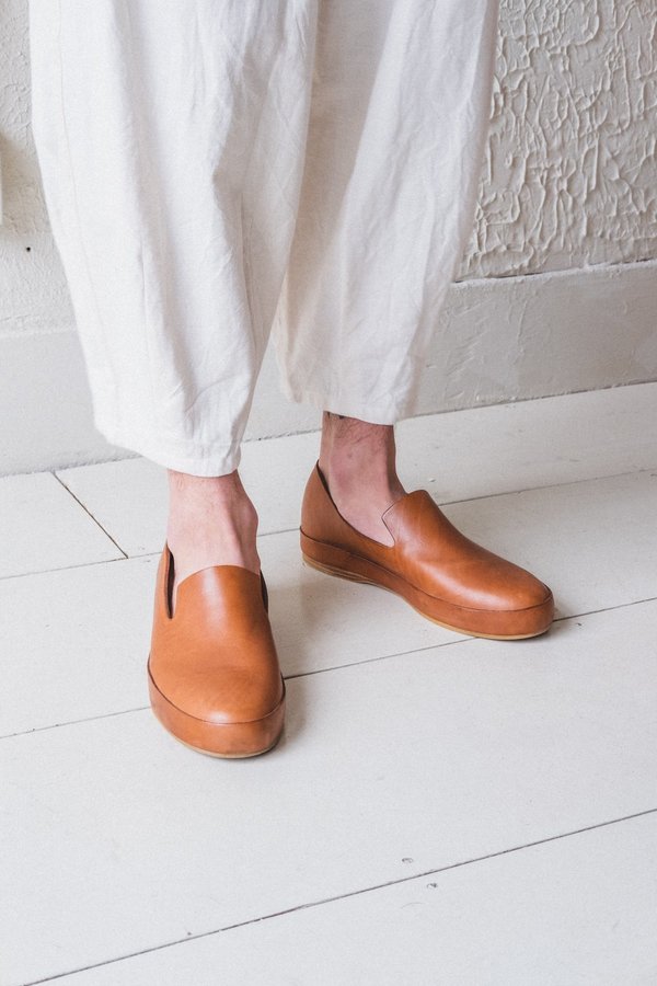 FEIT HAND SEWN SLIPPER - TAN | Garmentory