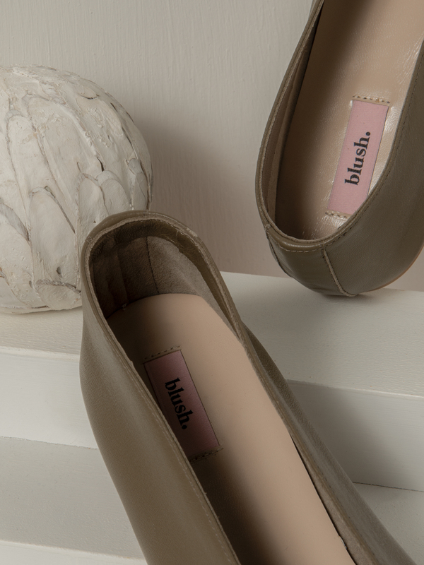 blush. Oliva Glove Flat blush. Oliva Glove Flat