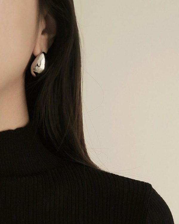 Common Muse Lunis Dome Earring - Gold Common Muse Lunis Dome Earring - Gold