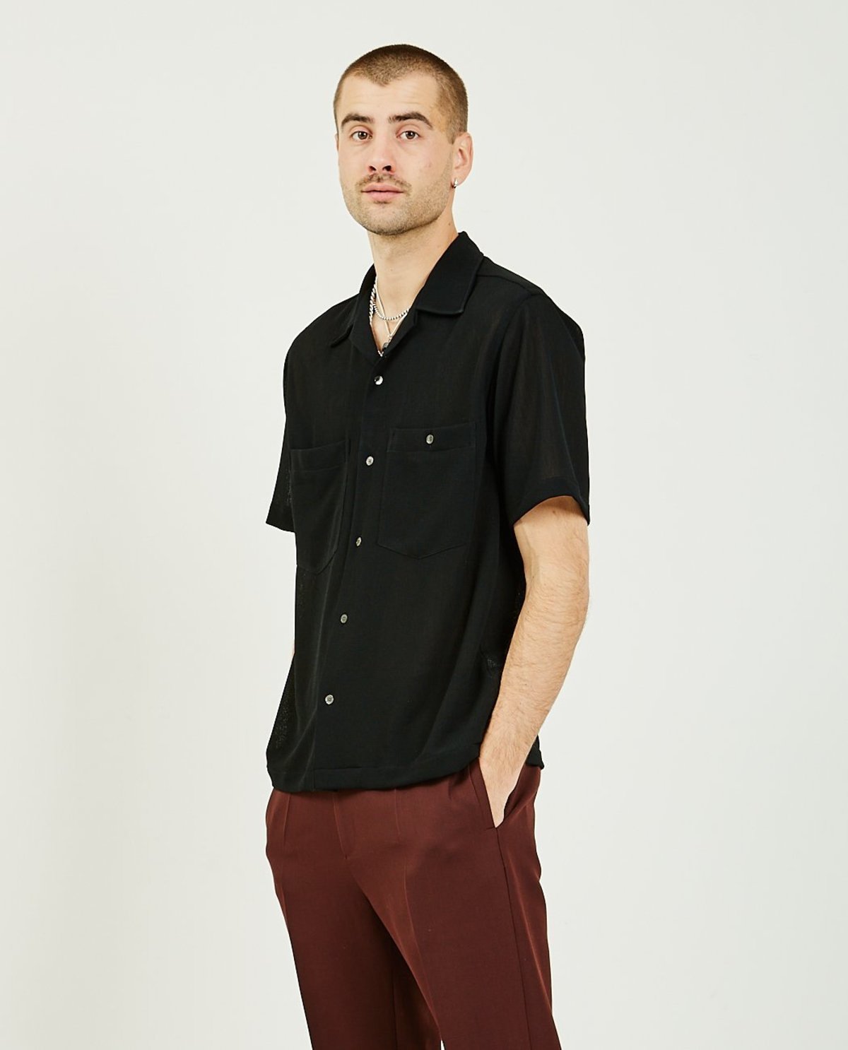 トップス CMMN SWDN Dexter Short Sleeve Shirt 46 CMMN SWDN Dexter Shirt - black | Garmentory