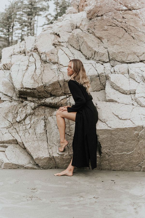 BAHHGOOSE WRAP robe - black