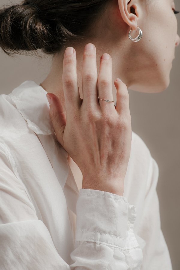 Blanca Monrós Gómez BAGUETTE SEED RING IN GOLD Blanca Monrós Gómez BAGUETTE SEED RING IN GOLD