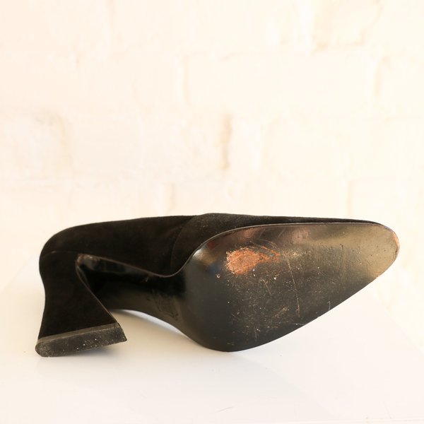 [pre-loved] Yves Saint Laurent Suede Curved Heel Pump - black