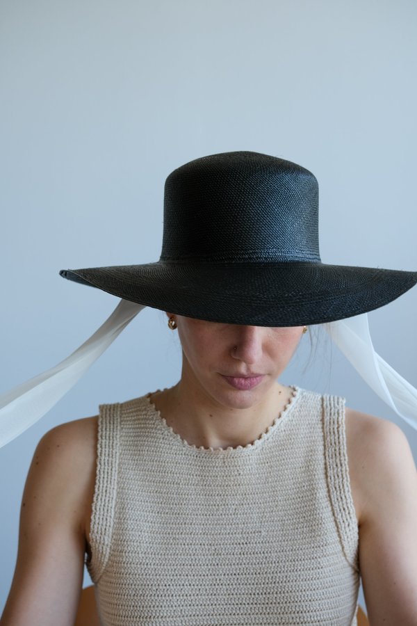 Clyde Pearl Hat W. Neck Scarf Clyde Pearl Hat W. Neck Scarf