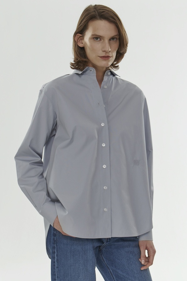 Totême CAPRI OVERSIZED POPLIN SHIRT WITH EMBROIDERY MONOGRAM Totême CAPRI OVERSIZED POPLIN SHIRT WITH EMBROIDERY MONOGRAM