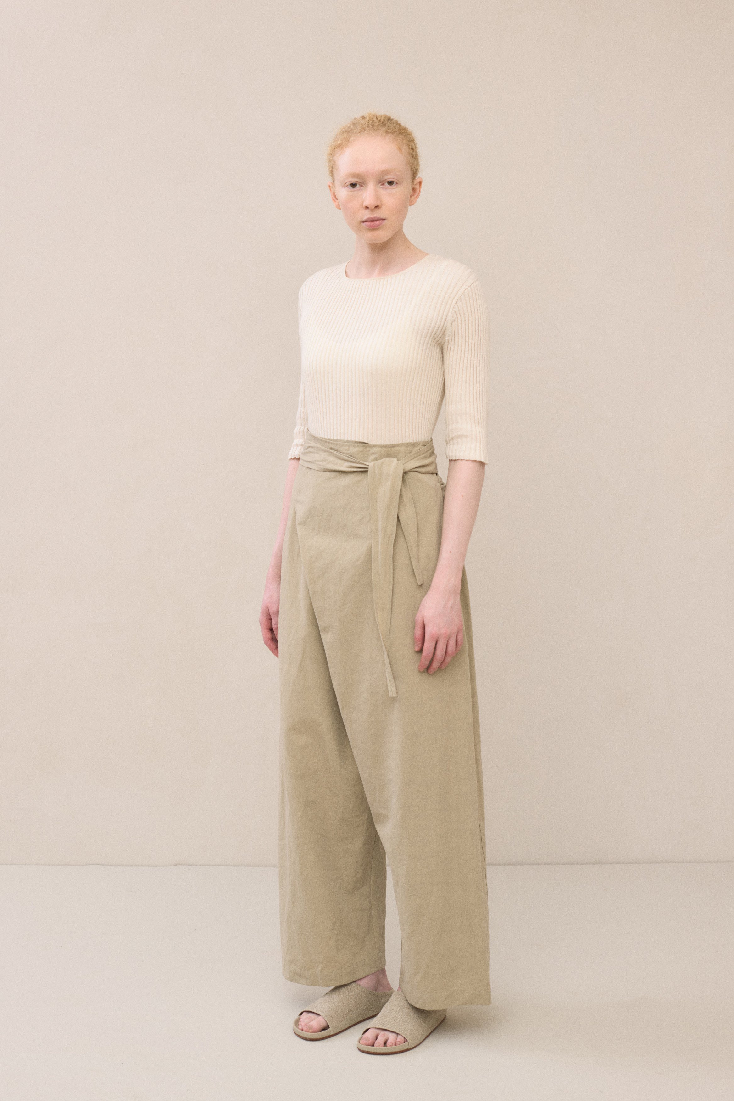 LAUREN MANOOGIAN / リネンパンツ Lauren Manoogian Wrap Pants - Kahki | Garmentory
