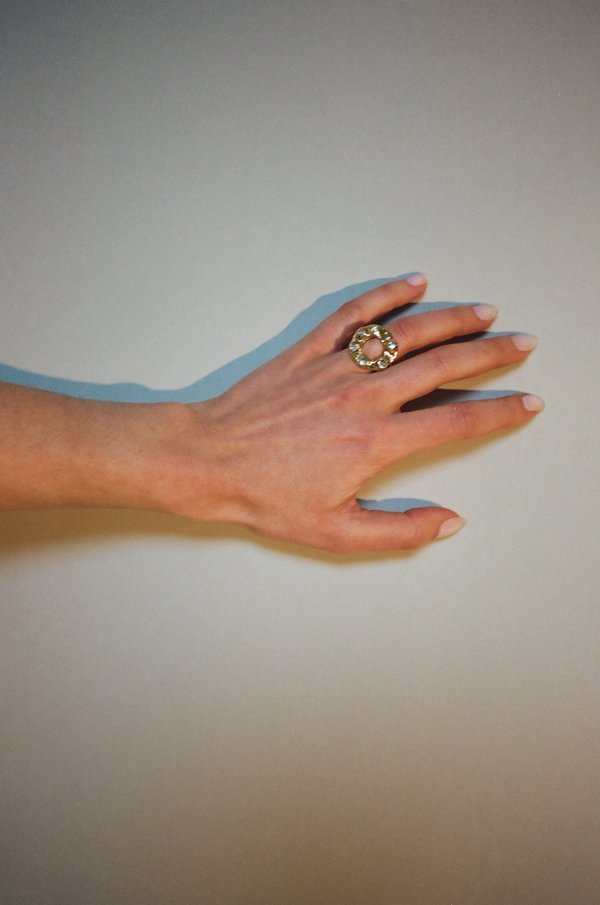 【関税込み】Mondo Mondo ゴールド Halo リング Mondo Mondo Gold Halo Ring from $140.00 - on Stylight