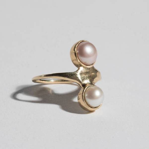 Aesa Ring with two pearls - 10k gold Aesa Ring with two pearls - 10k gold
