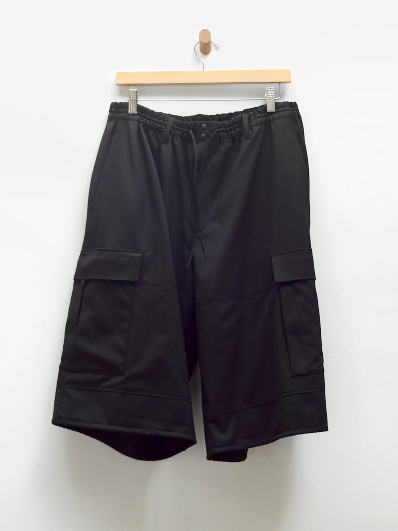 パンツ Y-3 CLASSIC WOOL STRETCH CARGO SHORTS Shorts Y-3 Classic Refined Wool Stretch Cargo Shorts Black