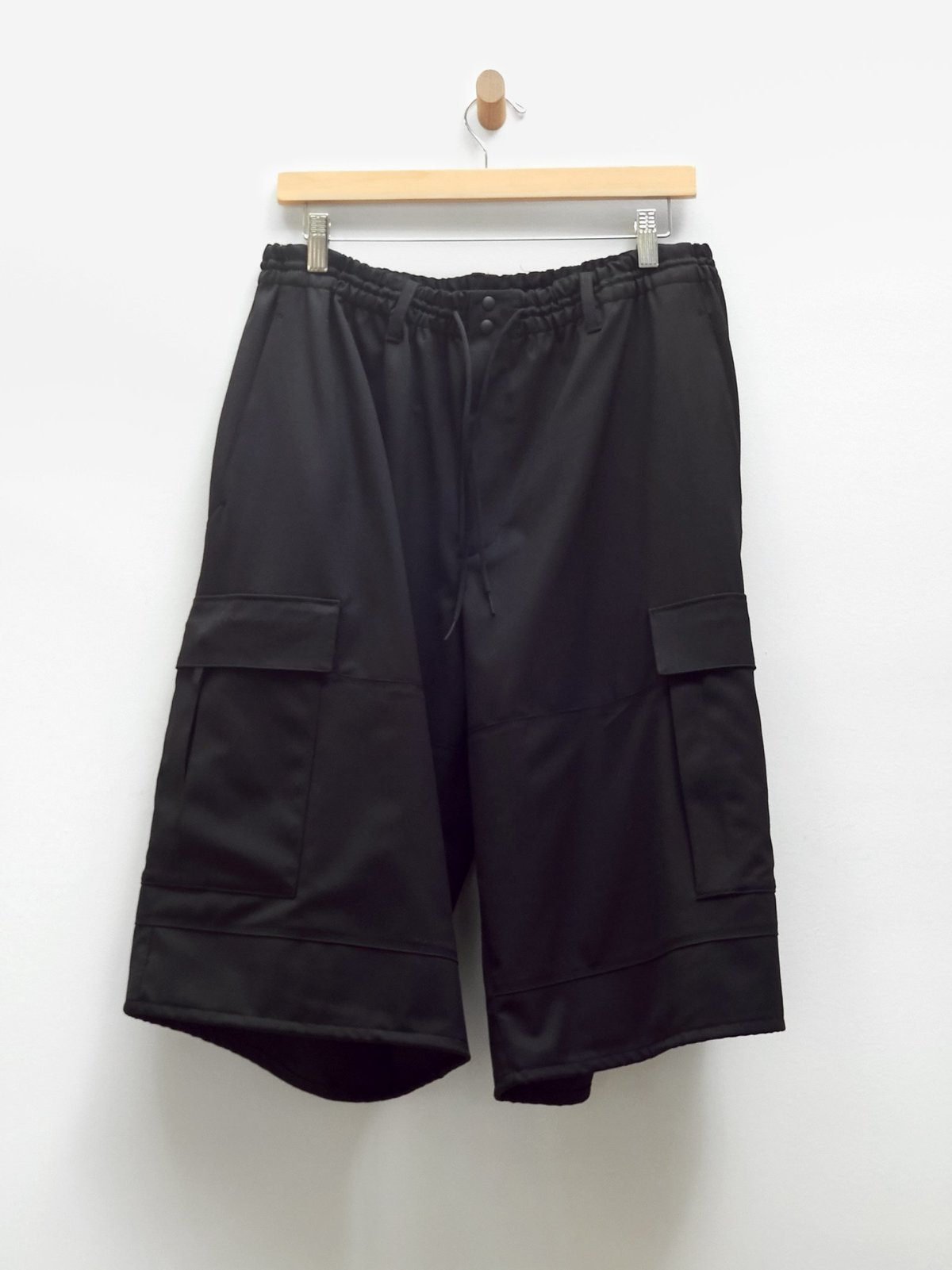 パンツ Y-3 CLASSIC WOOL STRETCH CARGO SHORTS Y-3-Classic-Refined-Wool-