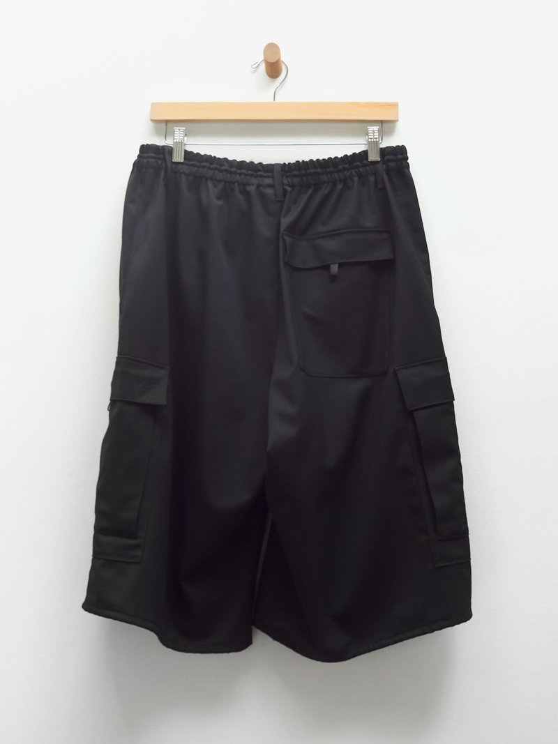 パンツ Y-3 CLASSIC WOOL STRETCH CARGO SHORTS Y-3 Classic Refined Wool Stretch Cargo Shorts - Black