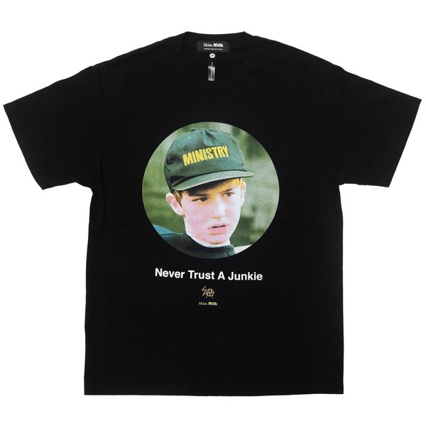 Skim Milk NEVER TRUST A JUNKIE Ministry Collab Tee - black Skim Milk NEVER TRUST A JUNKIE Ministry Collab Tee - black