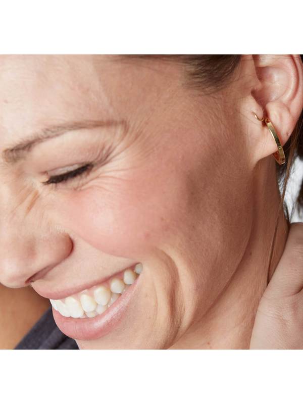 LADY GREY JEWELRY Oval Huggie Earrings LADY GREY JEWELRY Oval Huggie Earrings
