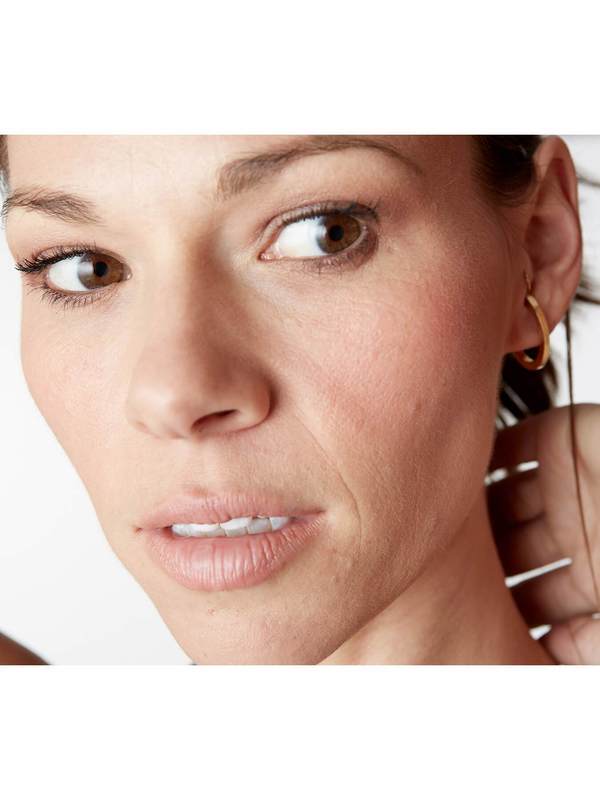 LADY GREY JEWELRY Oval Huggie Earrings LADY GREY JEWELRY Oval Huggie Earrings