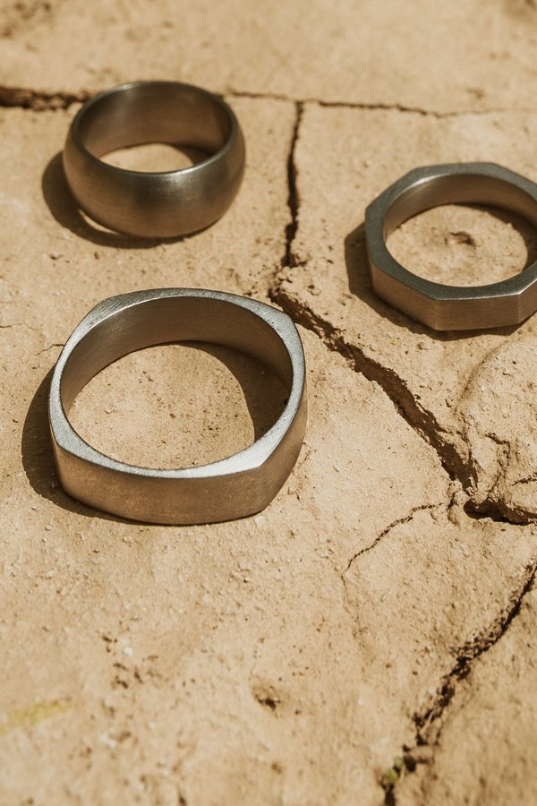 UNISEX ICEBOW DESIGNS NEURO FLAT WIDE RING - TITANIUM UNISEX ICEBOW DESIGNS NEURO FLAT WIDE RING - TITANIUM
