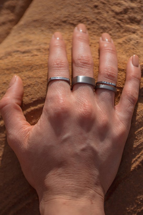 UNISEX ICEBOW DESIGNS NEURO FLAT WIDE RING - TITANIUM UNISEX ICEBOW DESIGNS NEURO FLAT WIDE RING - TITANIUM