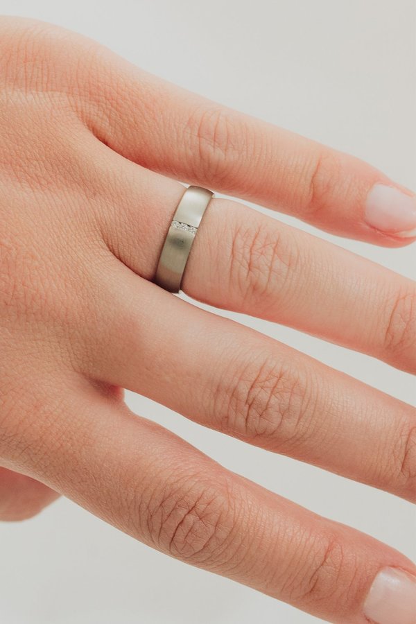 ICEBOW DESIGNS RIGEL LINE TITANIUM RING ICEBOW DESIGNS RIGEL LINE TITANIUM RING