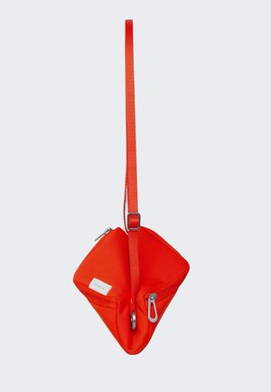 cote&ciel Medium Tara Bag - red cote&ciel Medium Tara Bag - red