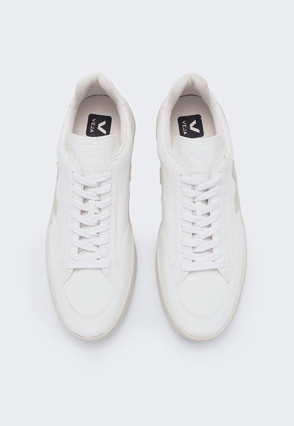VEJA V12 Chromefree Leather Sneaker - extra white/pierre VEJA V12 Chromefree Leather Sneaker - extra white/pierre