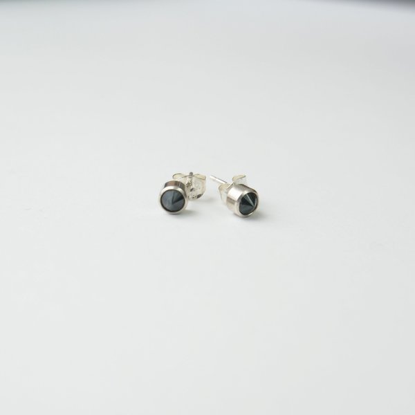 Favor Black Spinel Spike Posts - Silver Favor Black Spinel Spike Posts - Silver