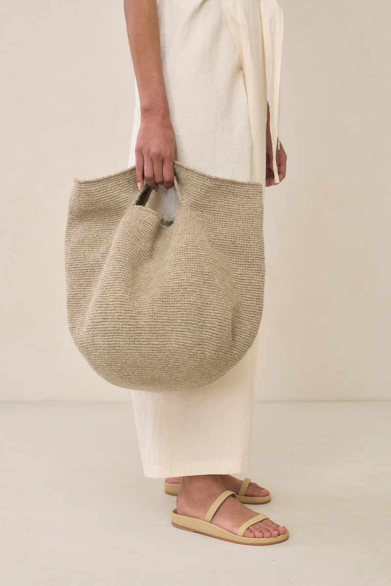 【新品未使用】LAUREN MANOOGIAN エリオポール アルパカ混フード付 Lauren Manoogian Bowl Bag - Natural | Garmentory