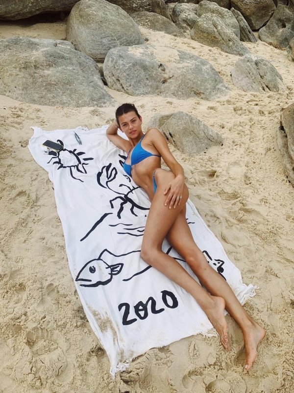 Fourth St Summer 2020 Beach Sheet - White/Black Fourth St Summer 2020 Beach Sheet - White/Black