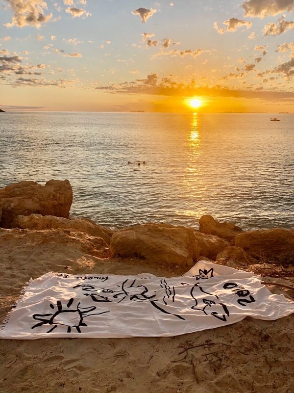 Fourth St Summer 2020 Beach Sheet - White/Black Fourth St Summer 2020 Beach Sheet - White/Black