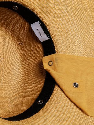 Clyde Pearl Hat W. Neck Scarf Clyde Pearl Hat W. Neck Scarf