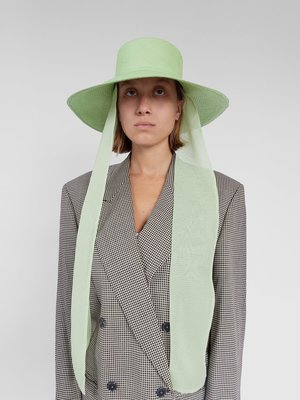 Clyde Pearl Hat W. Neck Scarf Clyde Pearl Hat W. Neck Scarf
